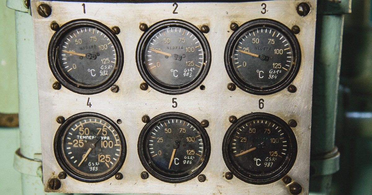 Analogue gauges (Source: Unsplash/miqul)